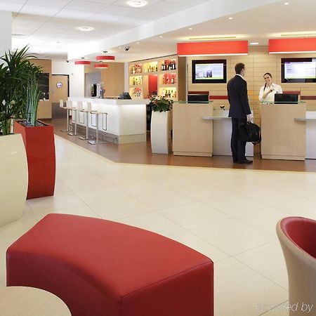 Готель Ibis Lyon L'Isle D'Abeau Екстер'єр фото