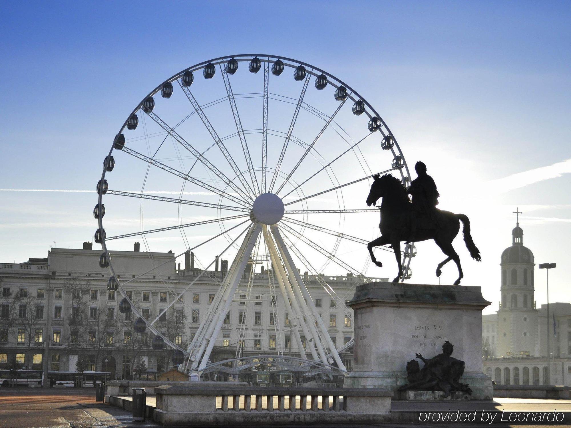 Готель Ibis Lyon L'Isle D'Abeau Екстер'єр фото