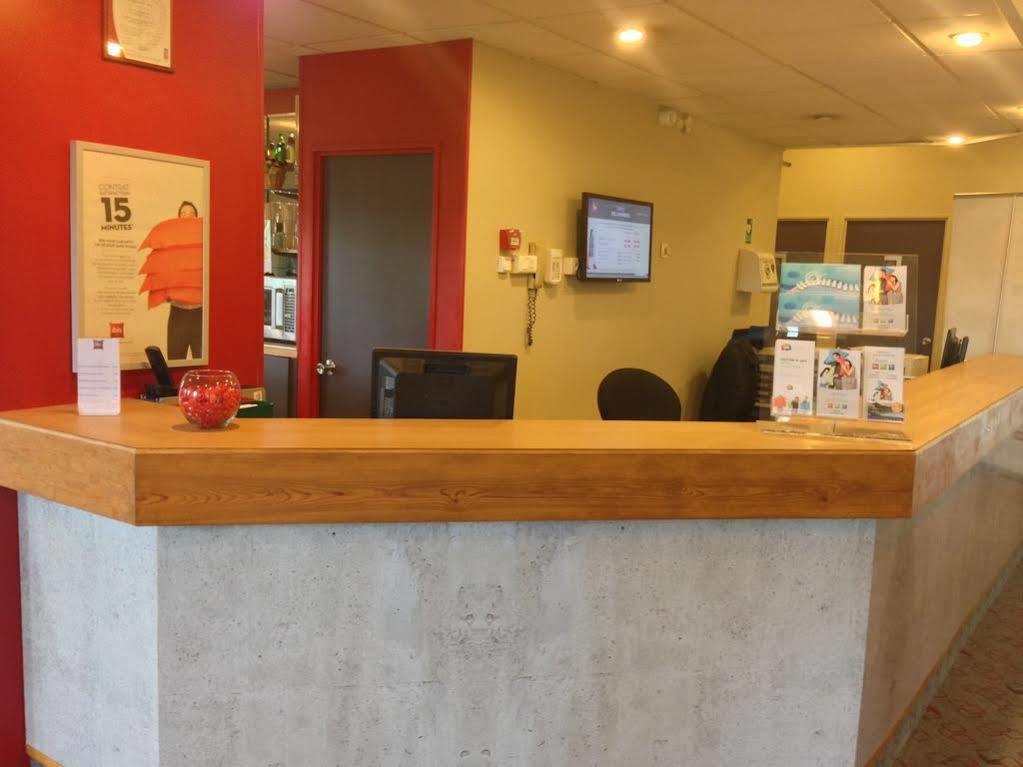 Готель Ibis Lyon L'Isle D'Abeau Екстер'єр фото