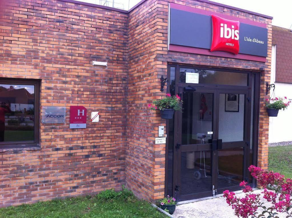 Готель Ibis Lyon L'Isle D'Abeau Екстер'єр фото