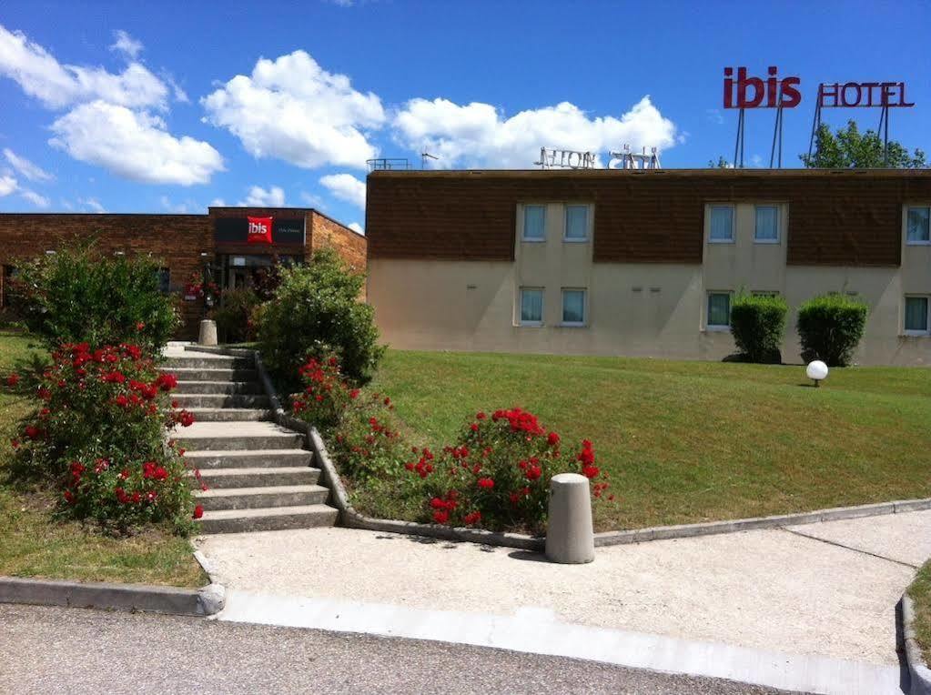 Готель Ibis Lyon L'Isle D'Abeau Екстер'єр фото